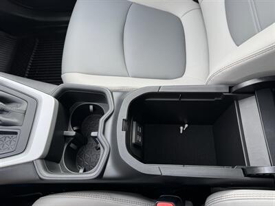 2024 Toyota RAV4 XLE Premium   - Photo 17 - Schoolcraft, MI 49087