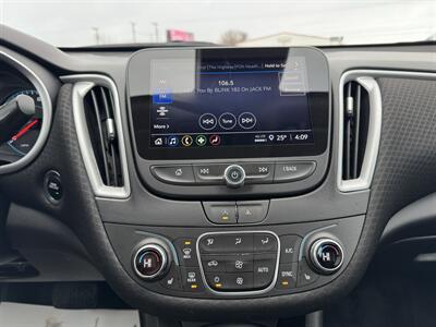 2023 Chevrolet Malibu LT   - Photo 14 - Schoolcraft, MI 49087