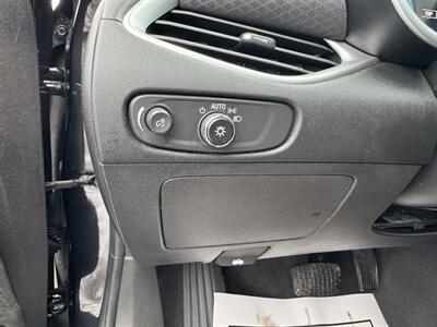 2023 Chevrolet Malibu LT   - Photo 8 - Schoolcraft, MI 49087