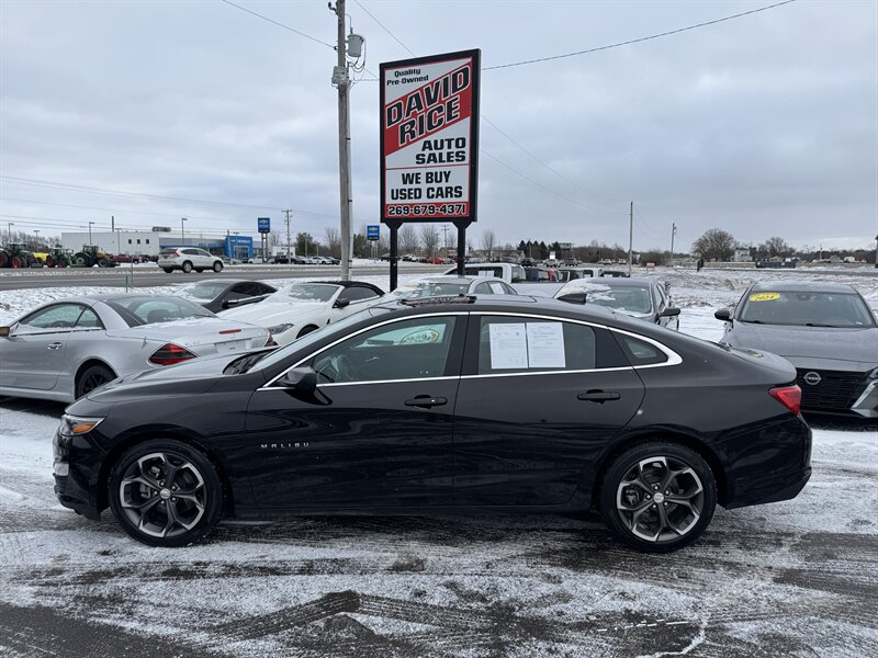 2023 Chevrolet Malibu LT   - Photo 1 - Schoolcraft, MI 49087