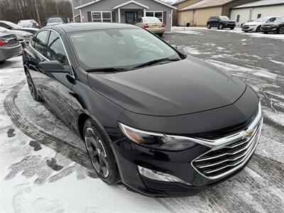 2023 Chevrolet Malibu LT   - Photo 4 - Schoolcraft, MI 49087