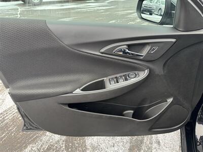 2023 Chevrolet Malibu LT   - Photo 6 - Schoolcraft, MI 49087