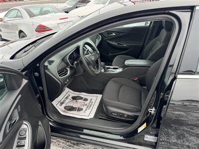 2023 Chevrolet Malibu LT   - Photo 7 - Schoolcraft, MI 49087