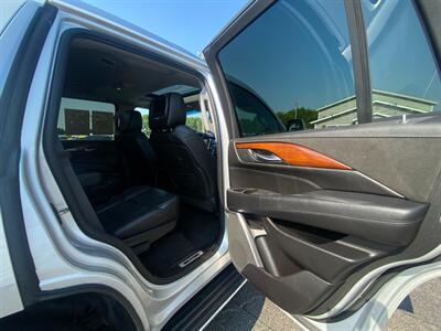 2017 Cadillac Escalade Luxury   - Photo 16 - Schoolcraft, MI 49087