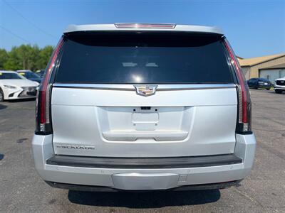 2017 Cadillac Escalade Luxury   - Photo 7 - Schoolcraft, MI 49087