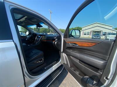 2017 Cadillac Escalade Luxury   - Photo 11 - Schoolcraft, MI 49087