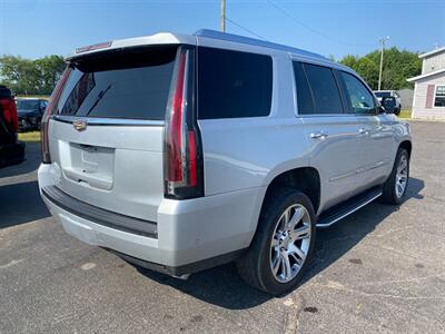 2017 Cadillac Escalade Luxury   - Photo 8 - Schoolcraft, MI 49087