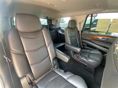 2017 Cadillac Escalade Luxury   - Photo 19 - Schoolcraft, MI 49087