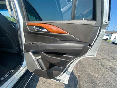 2017 Cadillac Escalade Luxury   - Photo 17 - Schoolcraft, MI 49087