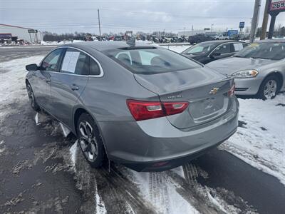 2023 Chevrolet Malibu LT   - Photo 2 - Schoolcraft, MI 49087