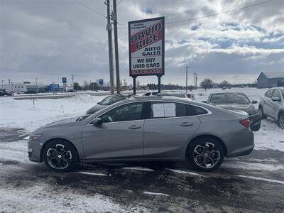 2023 Chevrolet Malibu LT   - Photo 1 - Schoolcraft, MI 49087