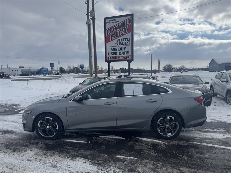 2023 Chevrolet Malibu LT   - Photo 1 - Schoolcraft, MI 49087