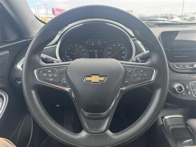 2023 Chevrolet Malibu LT   - Photo 11 - Schoolcraft, MI 49087