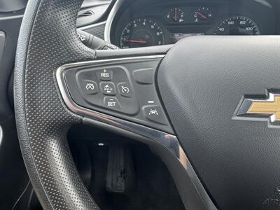 2023 Chevrolet Malibu LT   - Photo 9 - Schoolcraft, MI 49087