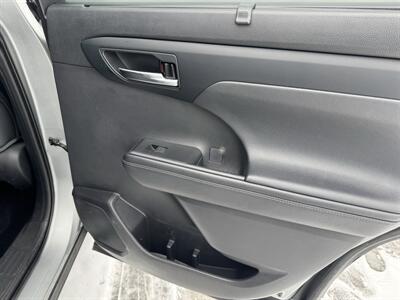 2021 Toyota Highlander XLE   - Photo 29 - Schoolcraft, MI 49087
