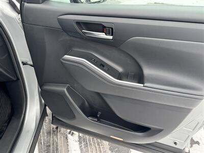 2021 Toyota Highlander XLE   - Photo 31 - Schoolcraft, MI 49087