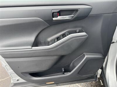 2021 Toyota Highlander XLE   - Photo 6 - Schoolcraft, MI 49087