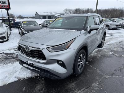 2021 Toyota Highlander XLE   - Photo 4 - Schoolcraft, MI 49087
