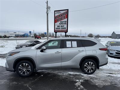2021 Toyota Highlander XLE   - Photo 1 - Schoolcraft, MI 49087