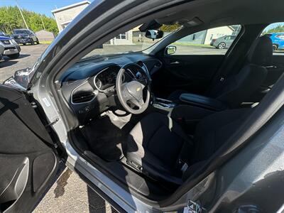 2023 Chevrolet Malibu LT   - Photo 28 - Schoolcraft, MI 49087