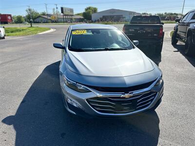 2023 Chevrolet Malibu LT   - Photo 3 - Schoolcraft, MI 49087