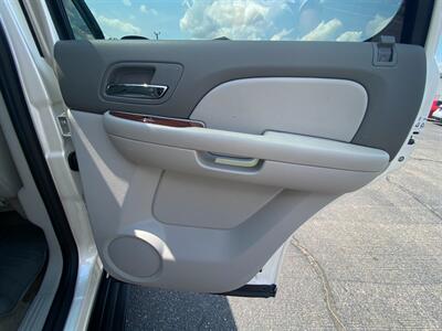 2014 GMC Yukon SLT   - Photo 16 - Schoolcraft, MI 49087