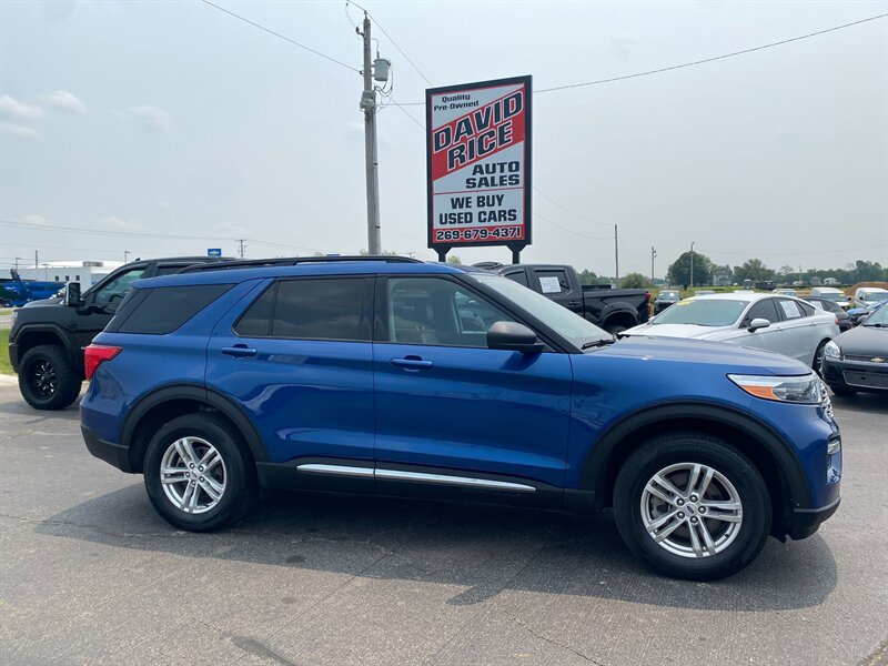 2023 Ford Explorer XLT - Photo 1 - Schoolcraft, MI 49087