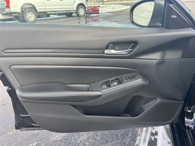 2024 Nissan Altima 2.5 SV   - Photo 6 - Schoolcraft, MI 49087