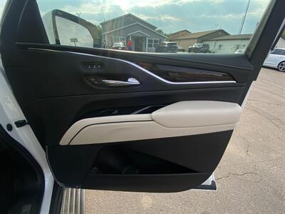 2021 Cadillac Escalade Sport   - Photo 8 - Schoolcraft, MI 49087