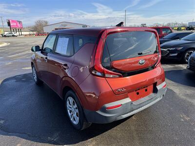 2020 Kia Soul LX   - Photo 2 - Schoolcraft, MI 49087