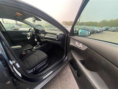 2024 Kia Forte LXS   - Photo 8 - Schoolcraft, MI 49087