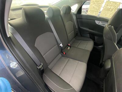 2024 Kia Forte LXS   - Photo 14 - Schoolcraft, MI 49087