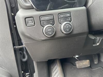 2024 GMC Sierra 1500 SLT - Photo 7 - Schoolcraft, MI 49087