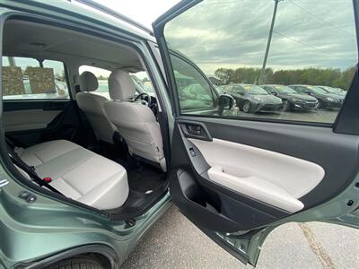 2015 Subaru Forester 2.5i Premium   - Photo 9 - Schoolcraft, MI 49087