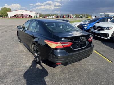 2018 Toyota Camry SE   - Photo 2 - Schoolcraft, MI 49087
