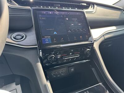 2024 Jeep Grand Cherokee Limited   - Photo 16 - Schoolcraft, MI 49087