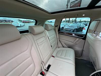 2015 Volkswagen Touareg TDI Sport   - Photo 26 - Schoolcraft, MI 49087