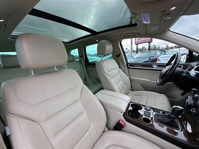 2015 Volkswagen Touareg TDI Sport   - Photo 13 - Schoolcraft, MI 49087
