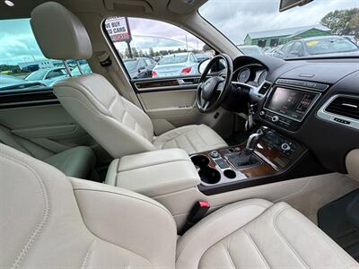 2015 Volkswagen Touareg TDI Sport   - Photo 15 - Schoolcraft, MI 49087