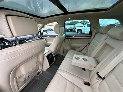 2015 Volkswagen Touareg TDI Sport   - Photo 28 - Schoolcraft, MI 49087