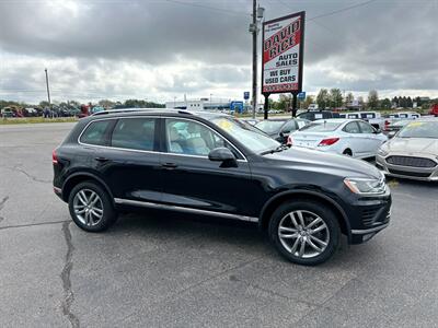 2015 Volkswagen Touareg TDI Sport   - Photo 1 - Schoolcraft, MI 49087
