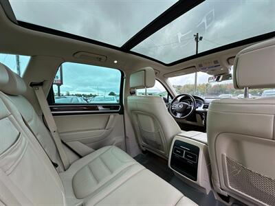2015 Volkswagen Touareg TDI Sport   - Photo 25 - Schoolcraft, MI 49087