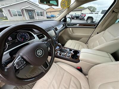 2015 Volkswagen Touareg TDI Sport   - Photo 32 - Schoolcraft, MI 49087