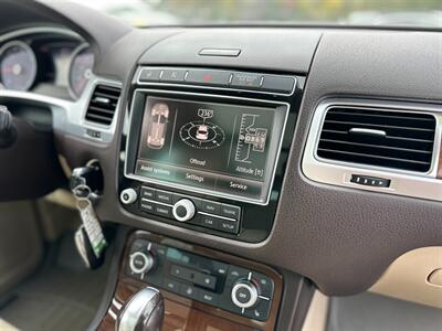 2015 Volkswagen Touareg TDI Sport   - Photo 18 - Schoolcraft, MI 49087