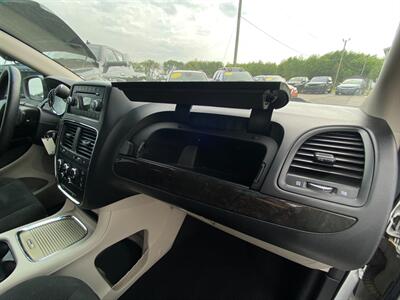2016 Dodge Grand Caravan SXT   - Photo 13 - Schoolcraft, MI 49087