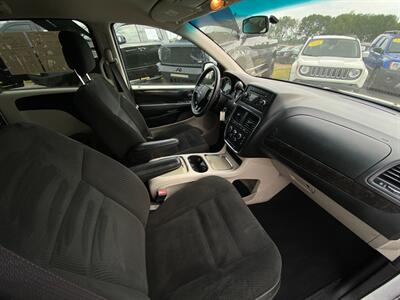2016 Dodge Grand Caravan SXT   - Photo 12 - Schoolcraft, MI 49087