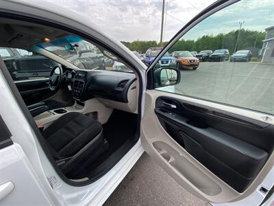 2016 Dodge Grand Caravan SXT   - Photo 8 - Schoolcraft, MI 49087