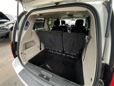2016 Dodge Grand Caravan SXT   - Photo 19 - Schoolcraft, MI 49087