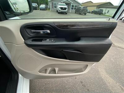 2016 Dodge Grand Caravan SXT   - Photo 9 - Schoolcraft, MI 49087