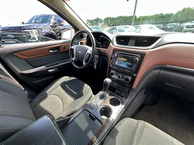 2015 Chevrolet Traverse LT   - Photo 12 - Schoolcraft, MI 49087